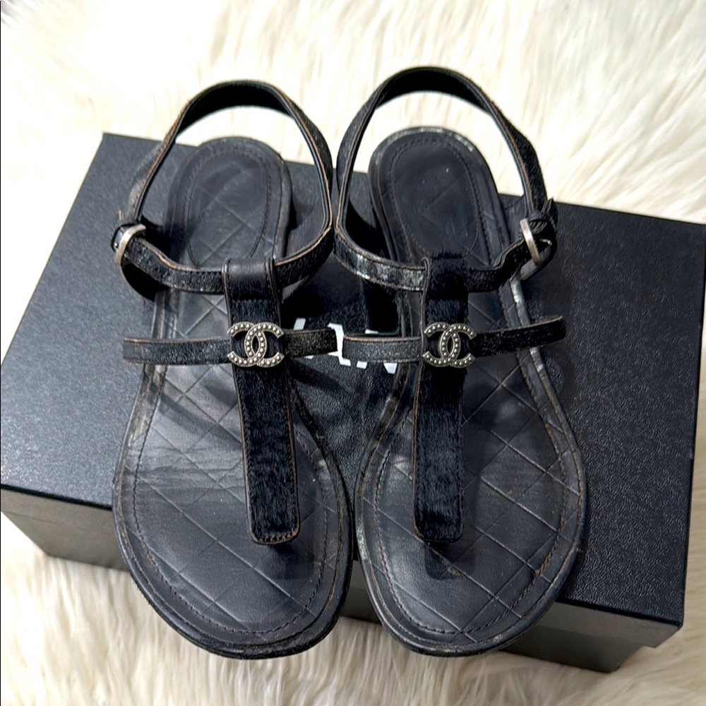 CHANEL Interocking CC Logo T-Strap Sandals - Picture 2 of 16